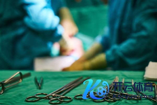 印度男人为求子生吞小鸡窒息而一火