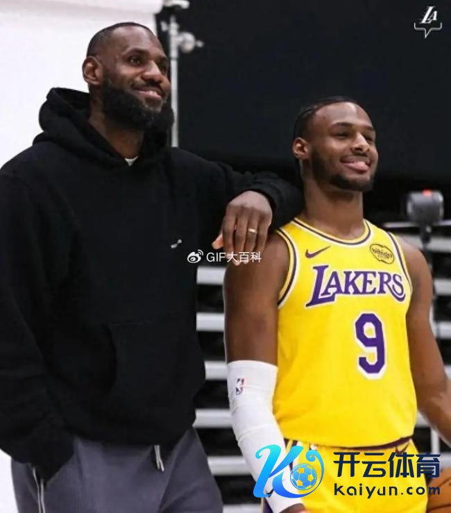 布朗尼vs奇才全收录：5 2 2赛季新高 冲破2 1全场欣慰：詹姆斯父子王人耀眼